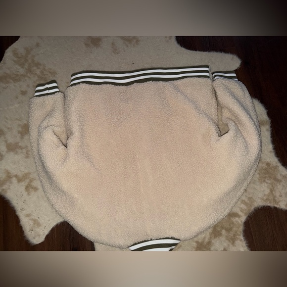 MABLE PARKER FLUFFY SHEARED
VARSITY JACKET - TAUPE S NWOT WINTER CASUAL SPORTY - Picture 7 of 11